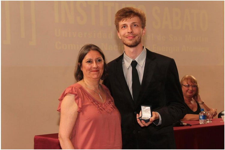 Premian a egresado del Instituto Sabato, Pablo Ezequiel Schönhals